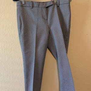 Blue Capri pants with geometric design